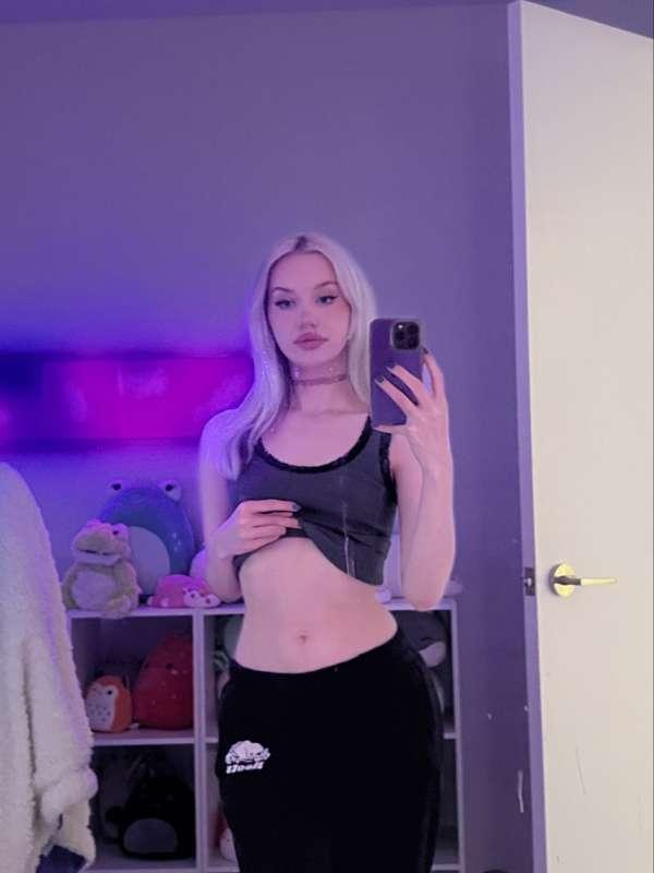 pls ignore dirty mirror 