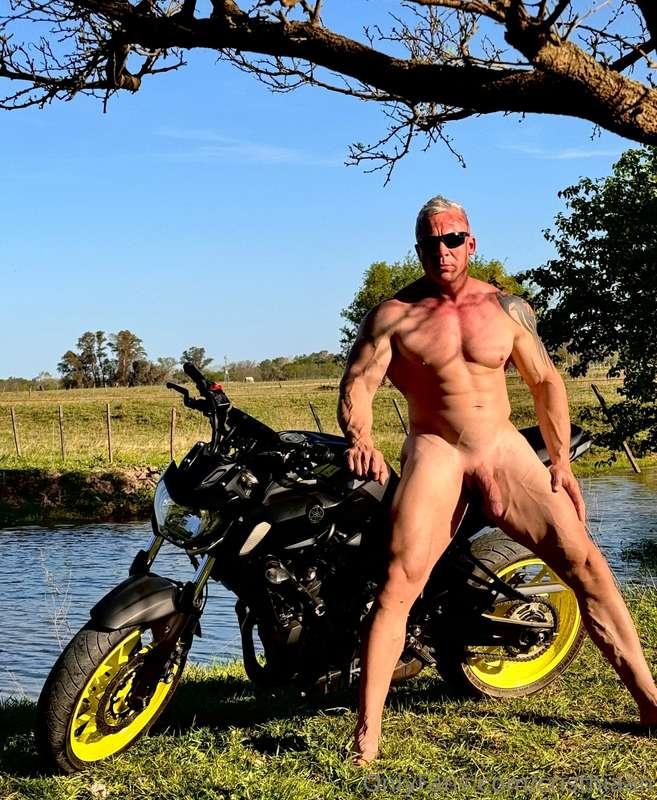 I love to ride naked on my motorcycle in the country! 😍