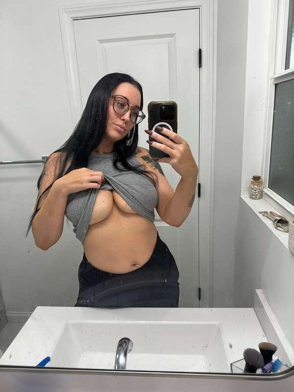 They're sooo full tonight 🍼