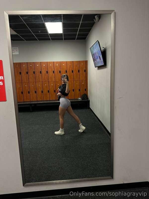 Your favorite gym gal in her natural form 🧚🏻‍♂️💪🏼