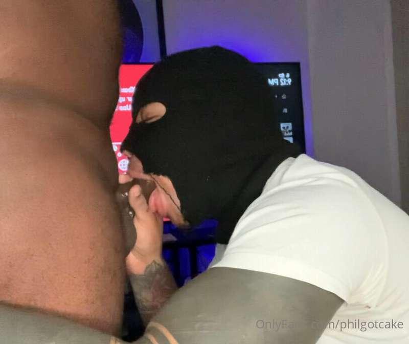 Just a little treat. 😂😈 Who got a bigger dick I can suck on?