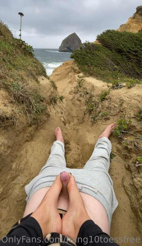 A little preview of my new and most scenic footjob I have 🙈 ..