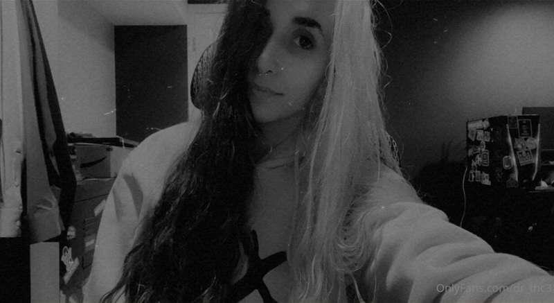 Hey babe 🖤 I dyed my hair xx whatcha think?
n’ What content ..