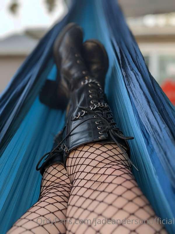 Imagine how they smell when they come out of these boots 🖤