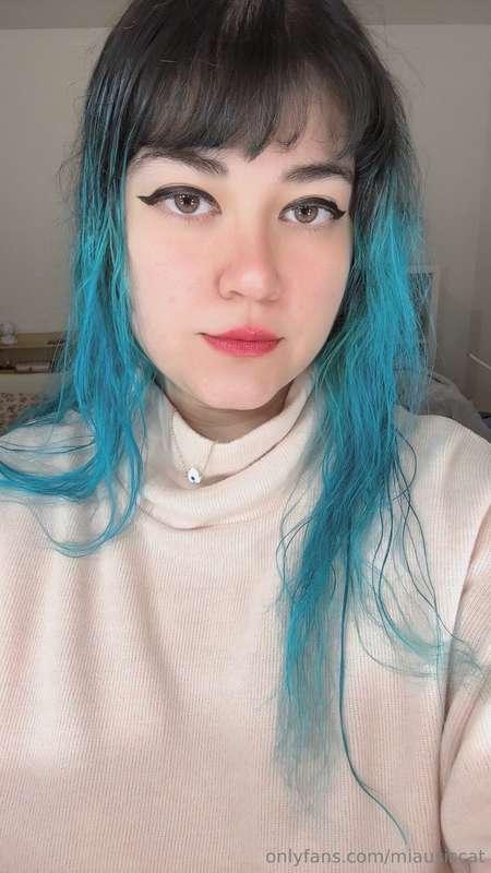 Mi collar es un corazón con 🧿 pero parece una plumilla... Th..