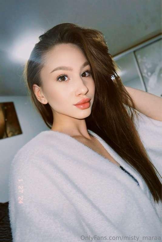 Who's the hottie? 😍