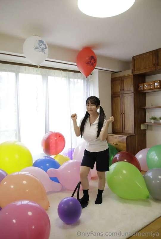 We also played with a pump to inflate balloons💚 We had a lot..