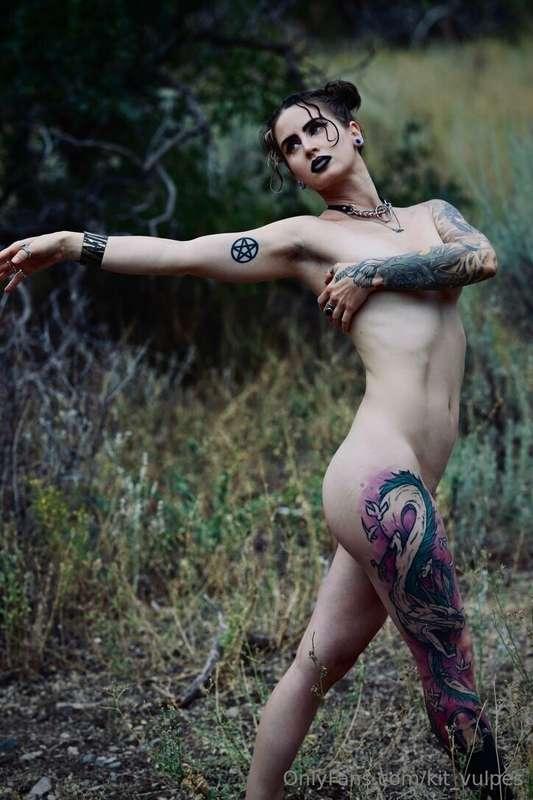 Caught making love to myself 🌲🖤