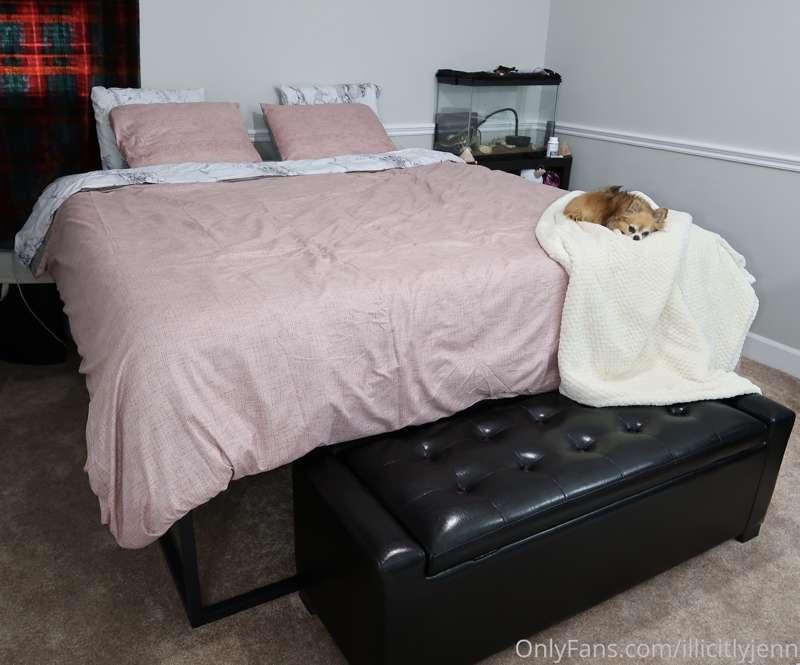 my bedroom has never looked this good. who’s trying to be in..