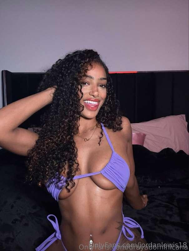 freckled dominican beauty @drayadominicana is a Onlyfans NEW..