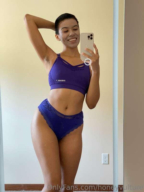 Me and my face mask hope you’re having a good day 💜
