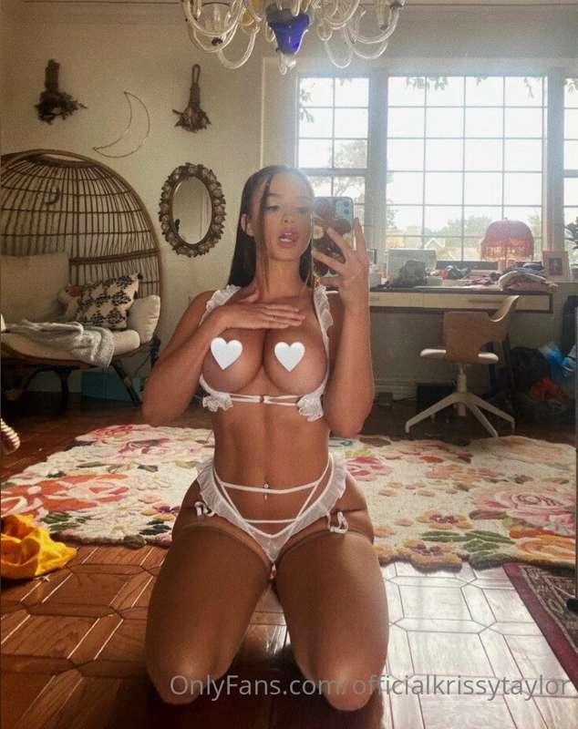Everything is heating up on my VIP page 🔥🔥 Go sign up 🥵  @kr..