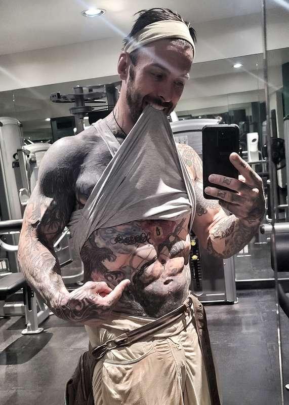 Gym time at The Roosevelt in Hollywood. Time to shoot some f..