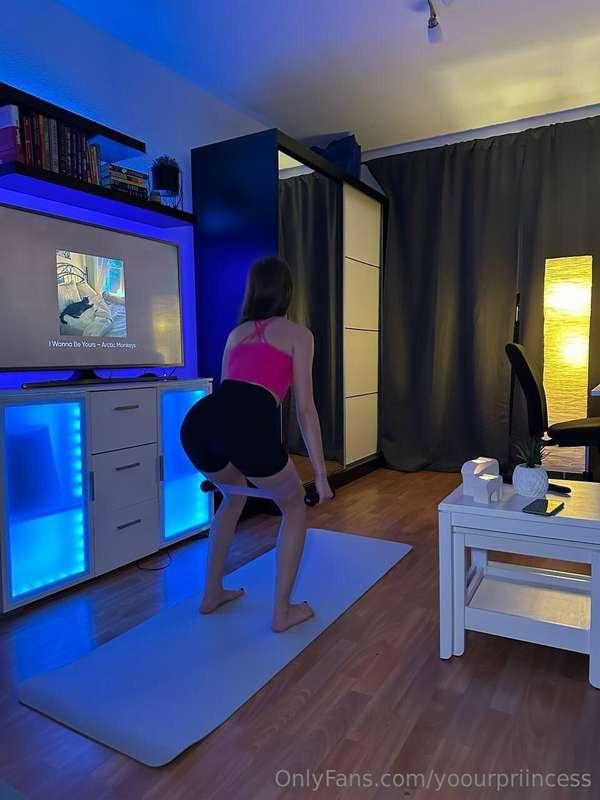 Today, I tried yoga at home for the first time 🧘‍♀️ No rush,..