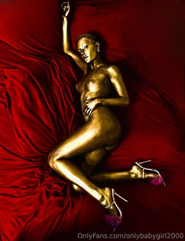 Would you fuck a golden girl ✨  From my golden photoshoot