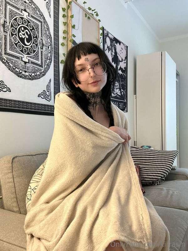 Wrapped up in my blanket like a human burrito 🌯💖 (ik, totall..