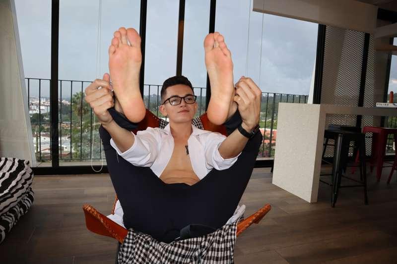 Pies arribas 🙈 con mi culo al aire