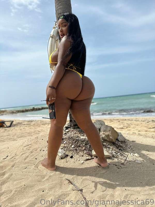 Would You Come to the Beach With Me ? 🤔