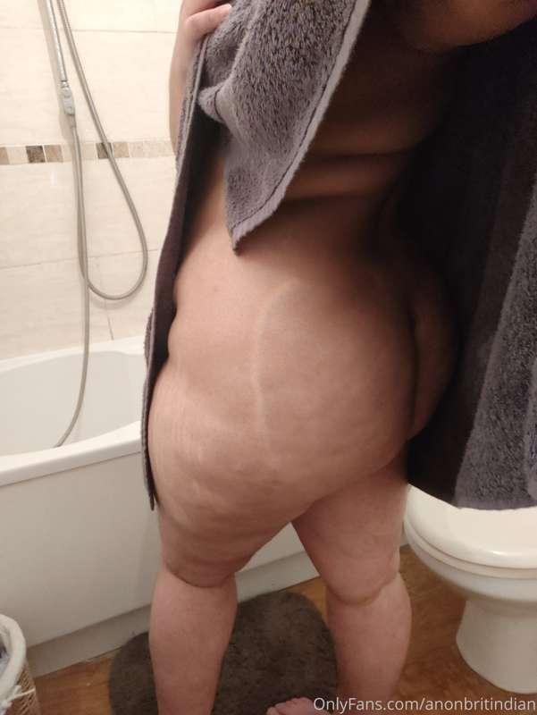 A little tease after bath time, do I stay wet or dry myself?..