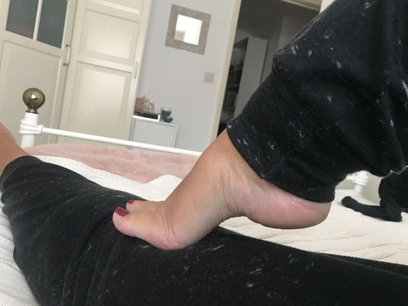 Do you boys like feet? I know a lot of you do 😈 soon time fo..