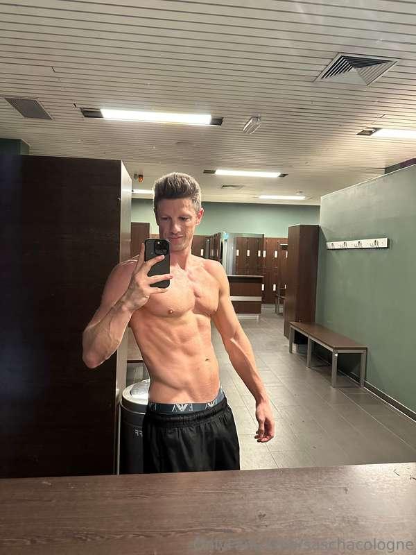 Lick my abs 👅