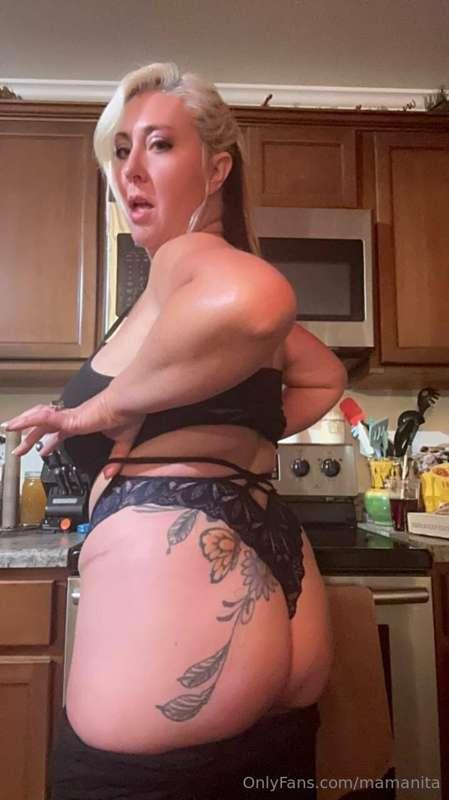 Wanna spank me?? 🤚 