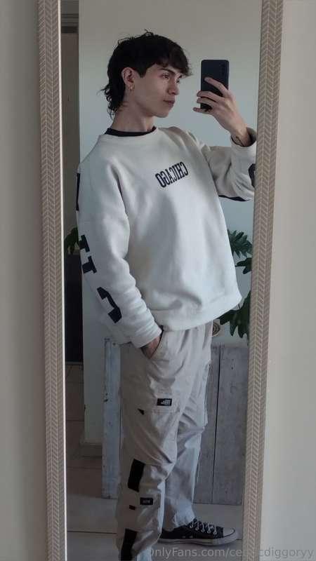 Do you like tall, skinny guys with big dicks?🔥🍆