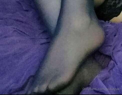 ¿Tengo seguidores que les gusten las fotitos de pies?

Estoy..