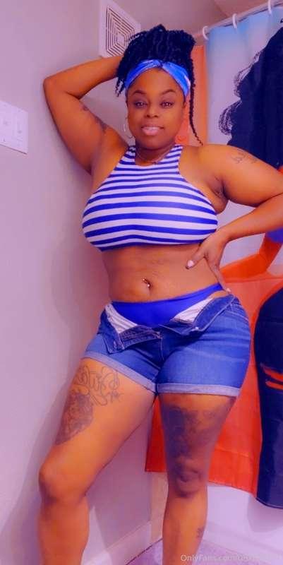 Oh she thick thick!!😍😍