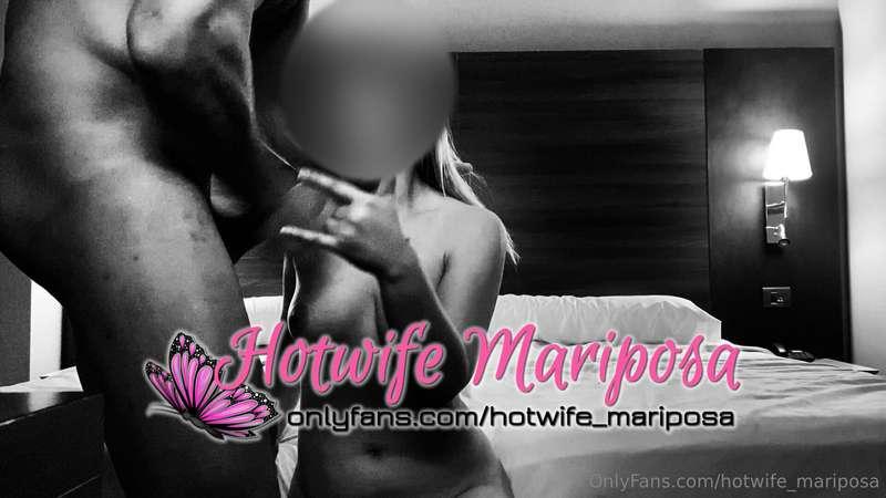 Antes de derramar su leche, me pide que se la dedique a mi m..