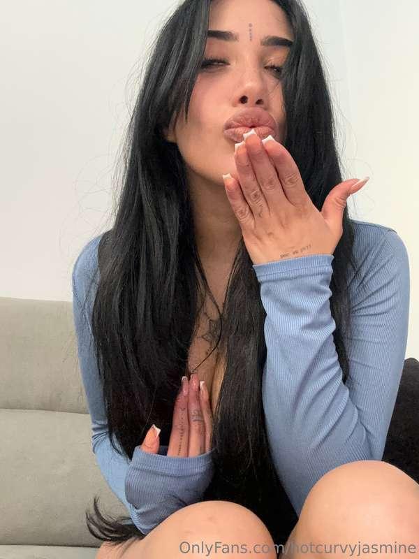 HOW MANY KISSES DO YOU WANT TODAY? 💋