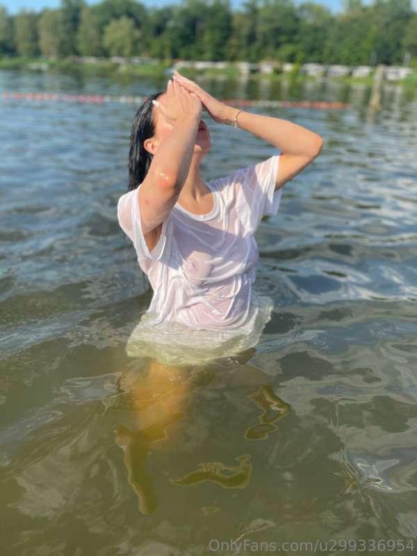 could i win a wet tshirt contest? 🤔