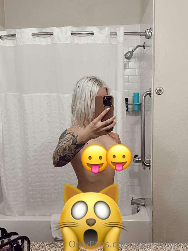 Goodmorning.. check your DMs 💦