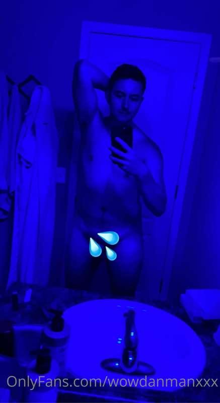 Twitter bathroom photos cum out the best. (Pt. 4)