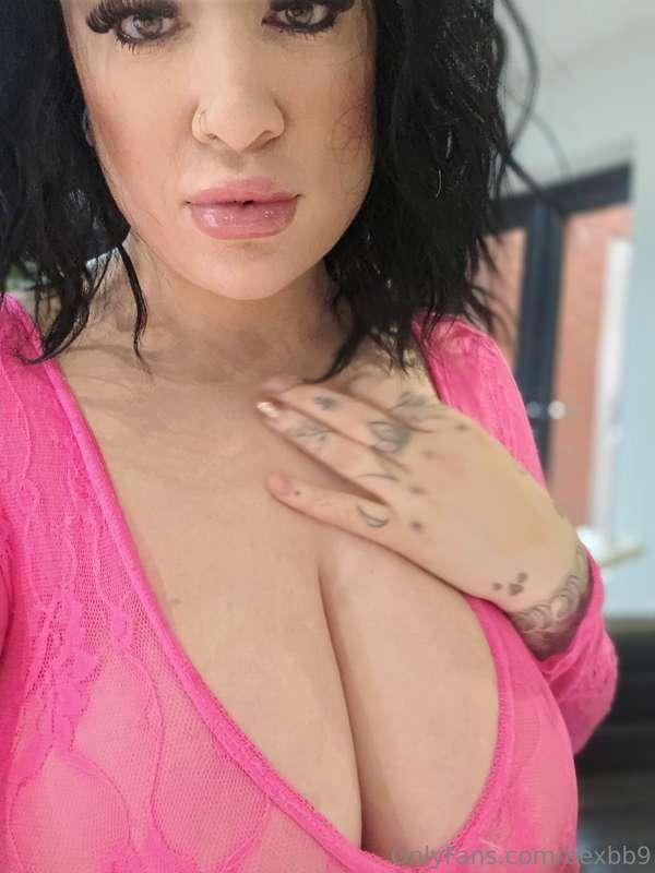 Tip this post and I’ll send you the hottest video of me righ..