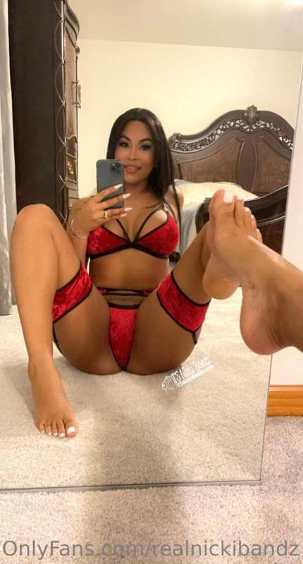 🦶🏽🤤