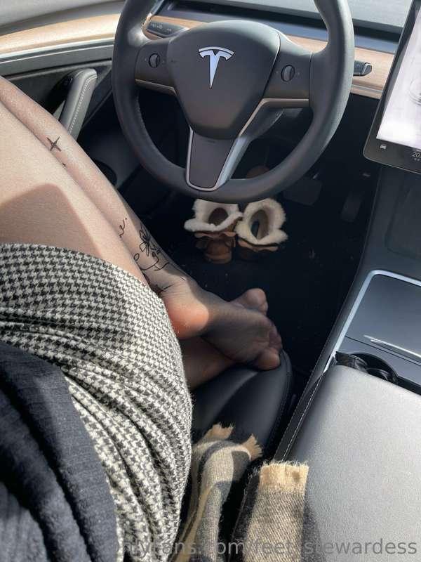 Let‘s go for a drive? I need your hand in my thigh 💋✈️