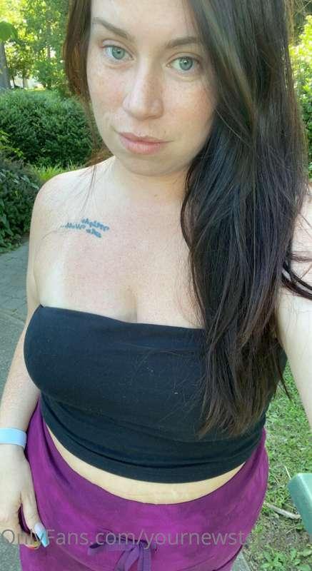 Happy Thursday! 

Two new BJ videos for ya! Keep an eye on y..