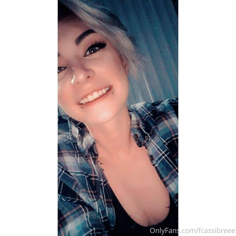 I don't think I've ever posted like.. Just selfies for yall ..