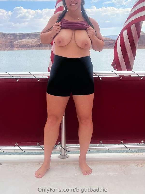 I’m back from my break and feeling insanely horny. Let’s cha..