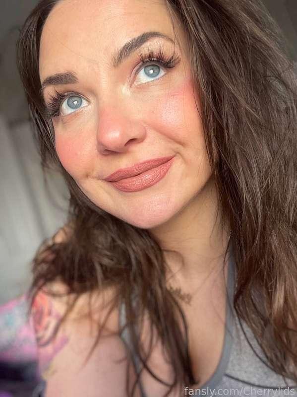 I just want to show you my eyelashes. I am delighted with them! 💗😍
 What do you think?

#selfie #milf #pawg #eyelashes #eyes #naturalbeauty