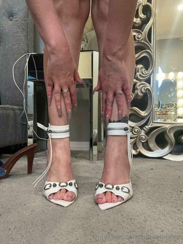 Can you help me out of these shoes? My toes need a nibble