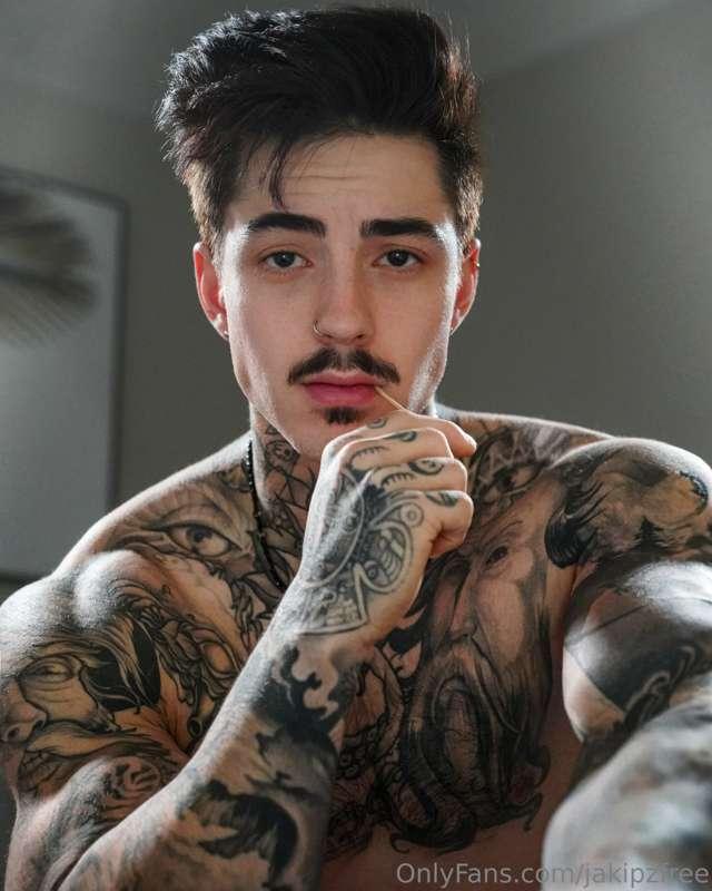 I like the way you beg 😈…
My NSFW content 🔞👉 @Jakipz
Onlyfan..