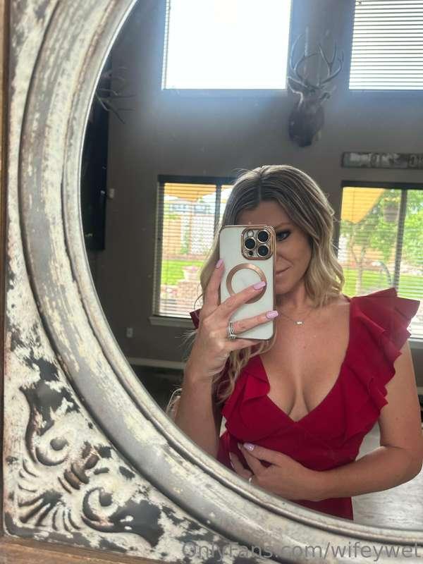 just got home from work and took these nudes 👀 might delete ..