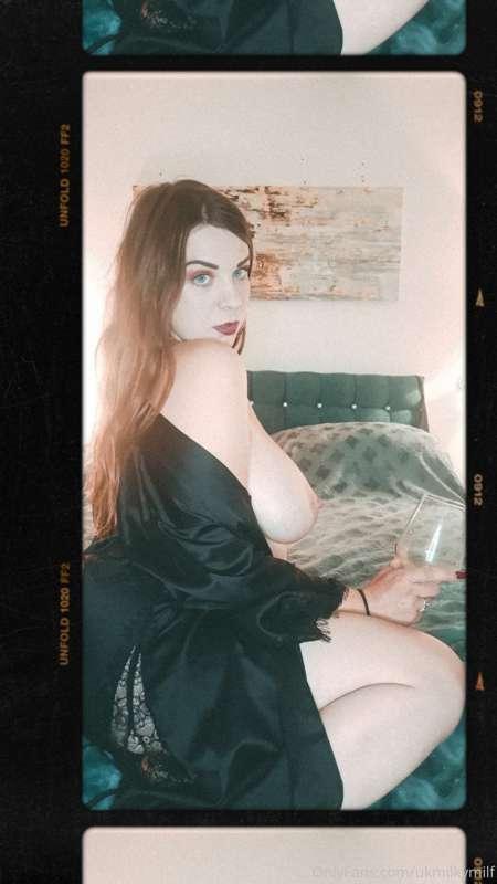 some sexy pics from a virtual shoot i did 📷😍