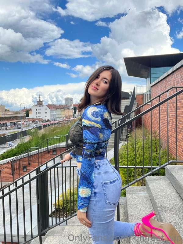 Girl in the big city