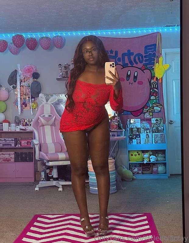 This red top may cause distractions😘