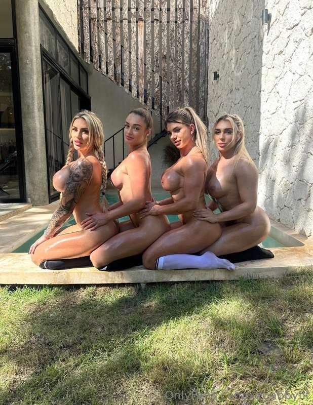 Girl gang 💪🏼 
@rose.fittt @deniseanders @themusclebarbie