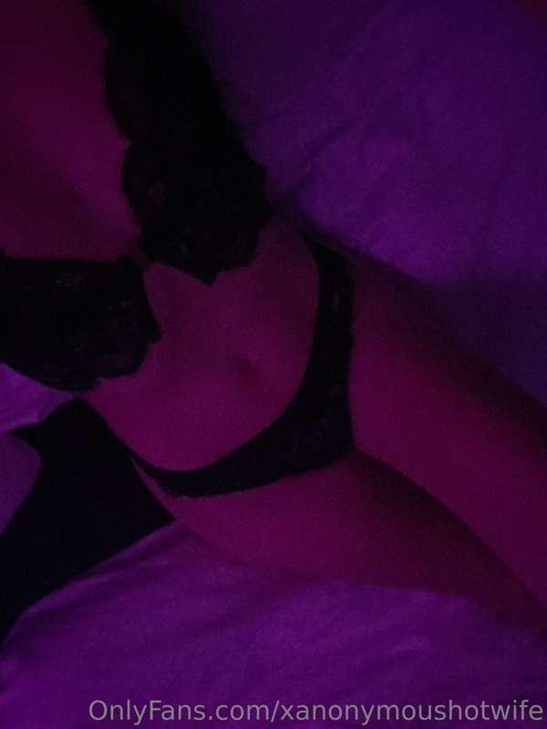 Let’s cuddle in bed together 😉🔥