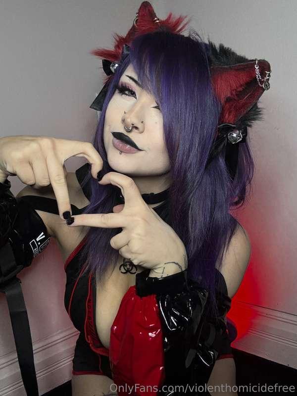 Rate my claws 1-10💋👅